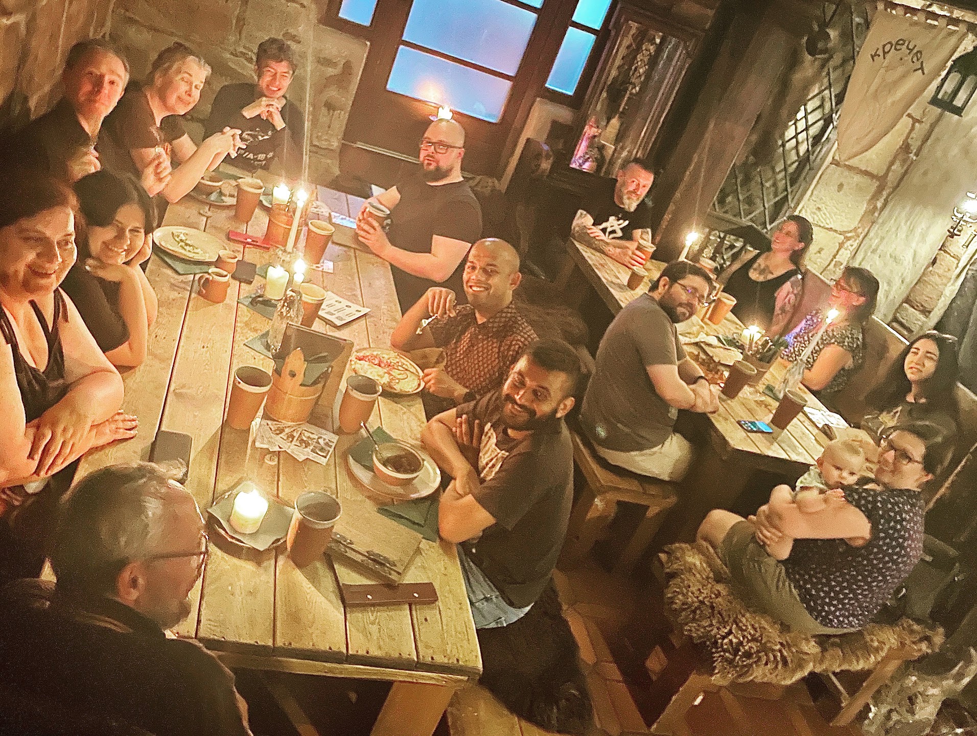 Turmstadt bei einem gemeinsamen Abendessen